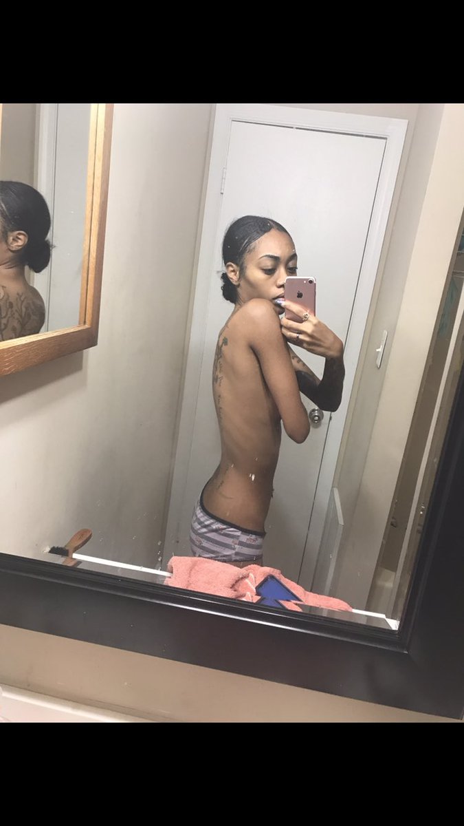 lexyluvsnia's tweet photo. 2017 anorexia/depression vs 2018 healthy mentally/physically 💕 https://t.co/ELkzod4NtR