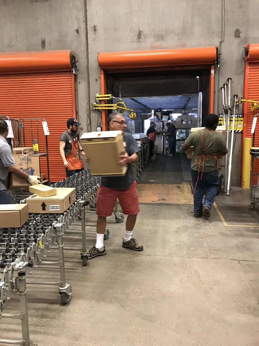 30 minutes in and already have half the truck emptied.  On pace to smash the target time.  These guys have great teamwork and communication.  #WheatlandWarriors <a href="/gullatt_hd/">Wesley.Gullatt-HD</a> <a href="/JOsborne6505/">James Osborne</a>