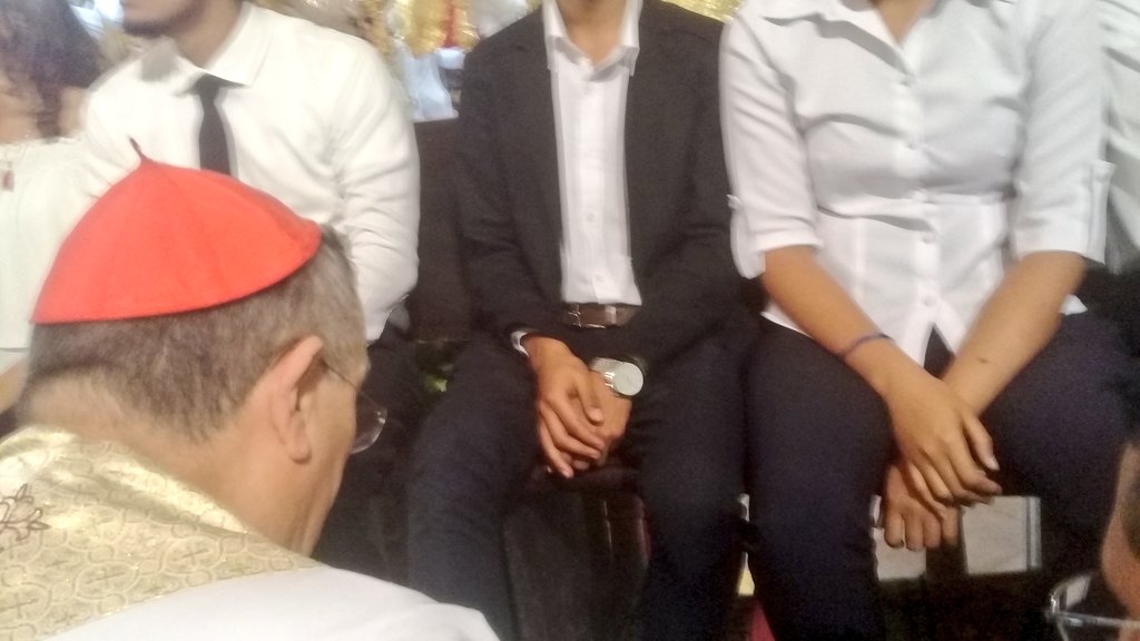 Cardenal Rodríguez Maradiaga lava los pies a fieles católicos en la Catedral de Tegucigalpa #SuyapaMedios #lavatoriodepies #JuevesSanto