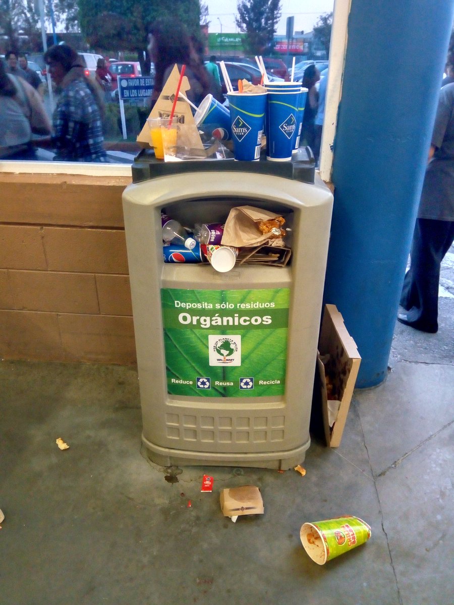@SamsClubMexico #SamsCafe #Tezontle es importante tengan limpieza constante en los contenedores de basura ya que llega el punto que se llenan tanto que todo termina en el suelo, da mala imagen y es insalubre... Hay que limpiar... Ayuda (se reporto en mostrador)