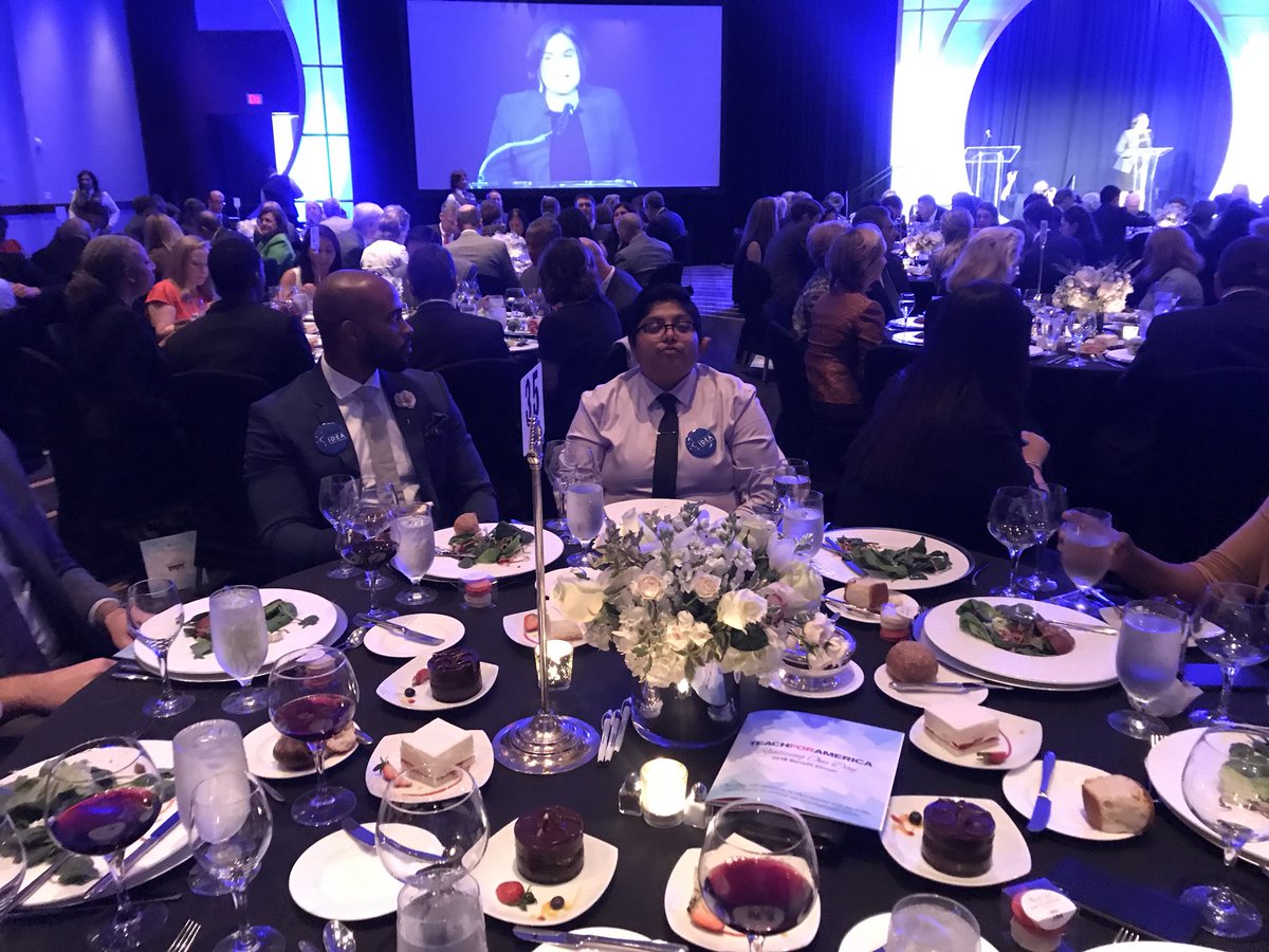 vivaserafina's tweet photo. My life changed in 2001 when I was accepted to @TeachForAmerica & 17 years later, I’m back in Houston w this awesome @IDEAschools team to celebrate #TFAHouston. It’s good to be home. #odac #allkids #letsdothis #watchoutstatusquo https://t.co/M2K2Y5VvoI