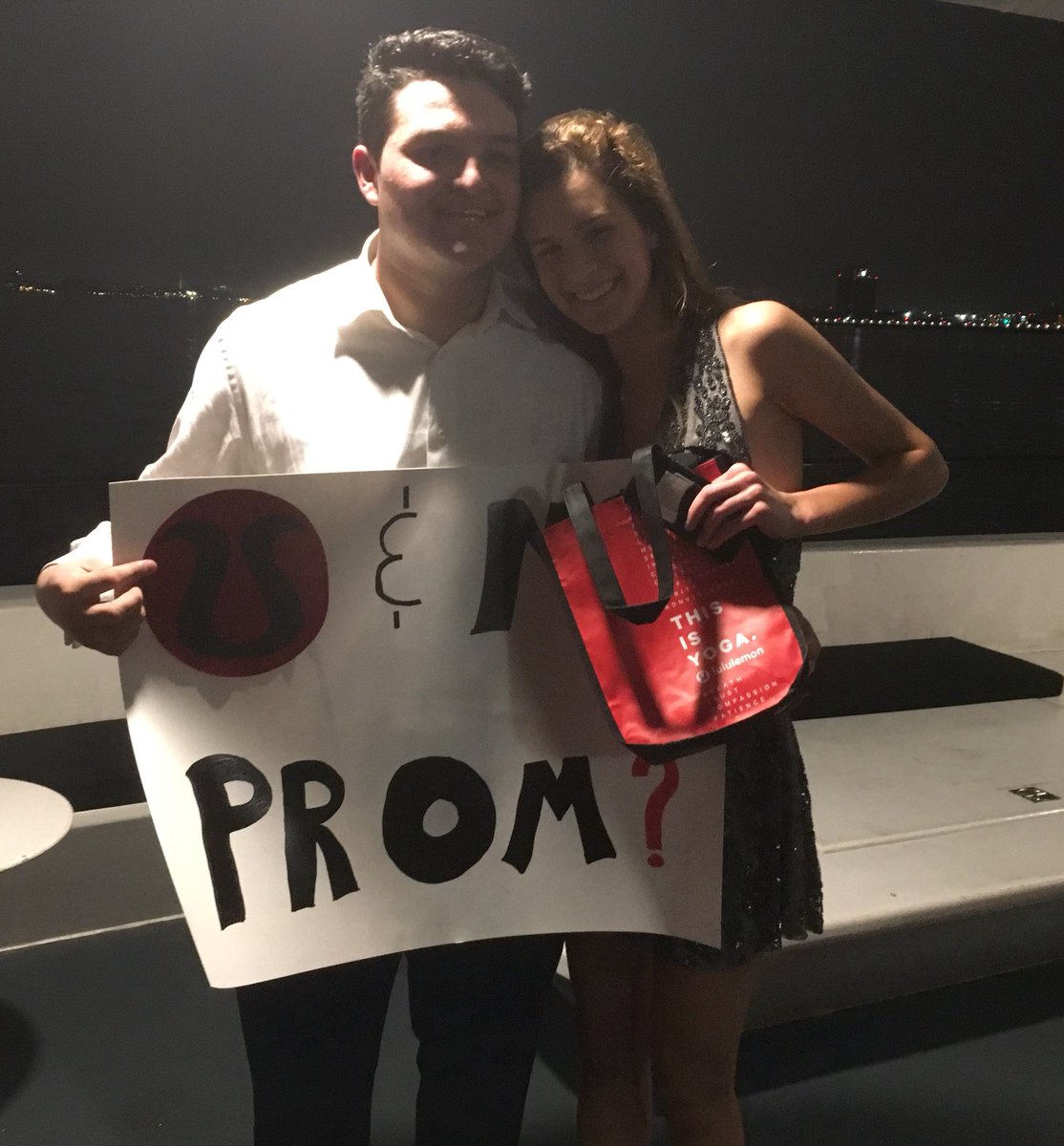 DuxburyHS's tweet photo. We even have a #promposal at #seniornightout https://t.co/iWRMHPvpyd