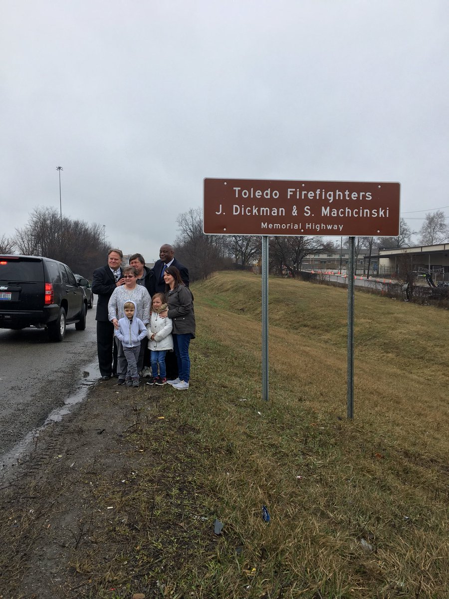 RepMikeAshford's tweet photo. Today, we unveiled the memorial highway markers honoring Toledo Firefighters James Dickman and Stephen Machcinski for their ultimate sacrifice. Renaming a portion of I-75 after these fallen heroes will forever show the unwavering support for the families and the Toledo community. https://t.co/AZzoUzbZl9