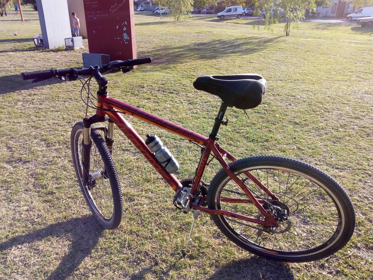 oscarvilla56's tweet photo. Hoy salimos a redar
🚴🚴🚴
#bike
#bicicleta 
#cikling https://t.co/sw5SUxBxM4