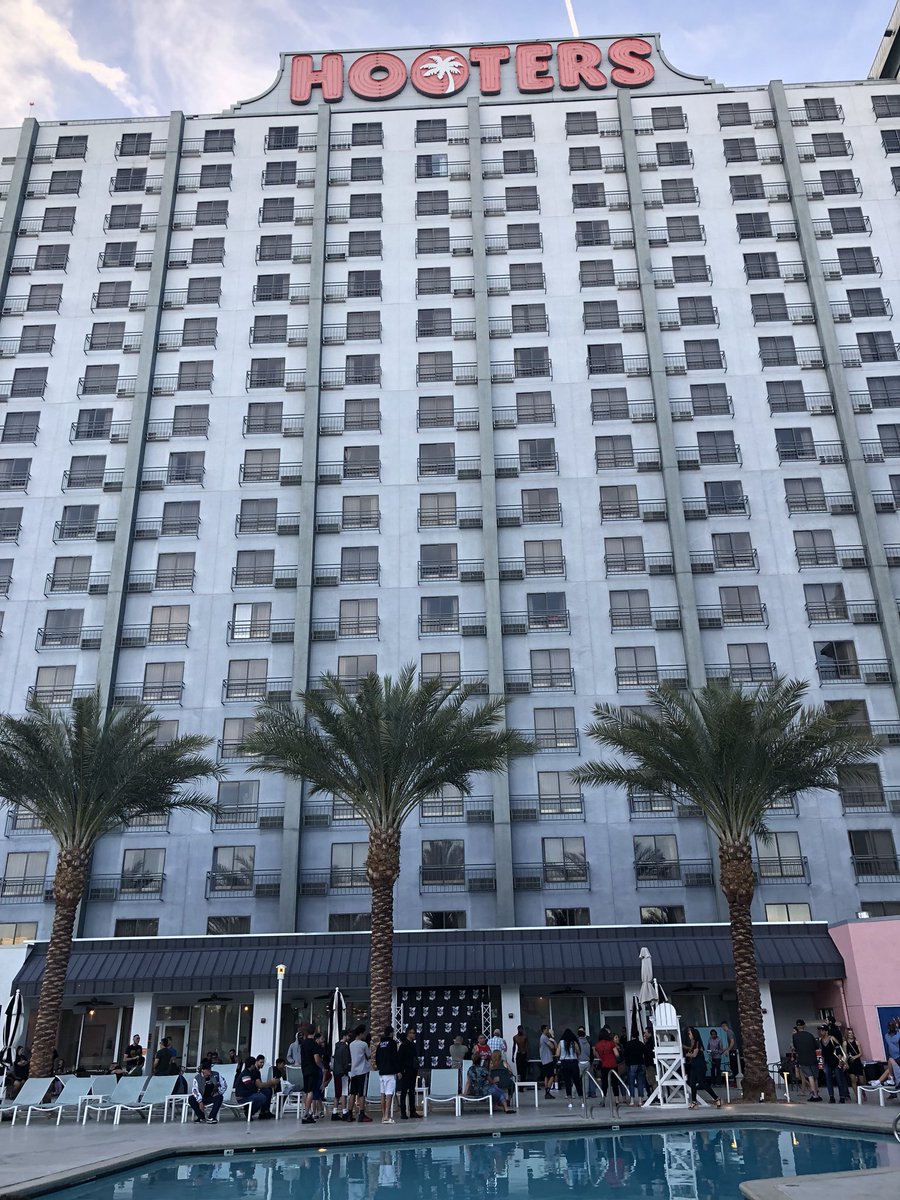 edwardgillis's tweet image. It’s time for the @tuffnuff weigh-ins @HootersCasinoLV for tomorrow night’s event @CoxPavilion. #futurestarsofmma #tuffnuff