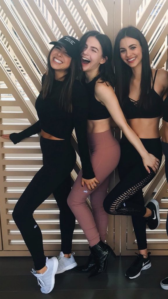 zariahxdawn's tweet photo. @DaniellaMonet @VictoriaJustice @ErinZariah no offense but you guys have my entire heart https://t.co/vlEashHJ19