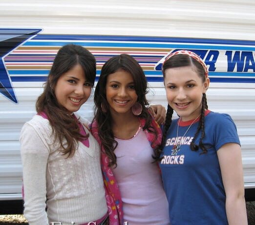 zariahxdawn's tweet photo. @DaniellaMonet @VictoriaJustice @ErinZariah no offense but you guys have my entire heart https://t.co/vlEashHJ19