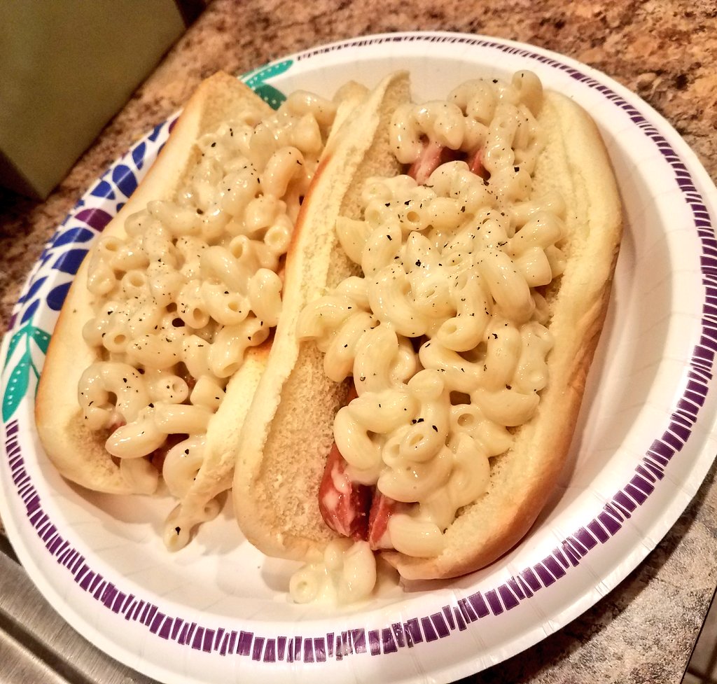 AlohaJen3's tweet photo. Took a page from @realjoeyfatone and @fatonedogs and tried to recreate our favorite dog, the Mac☆Daddy! ❤ Definitely not the same as yours, Joey, but it was still pretty good! https://t.co/YkZBWx0J6g