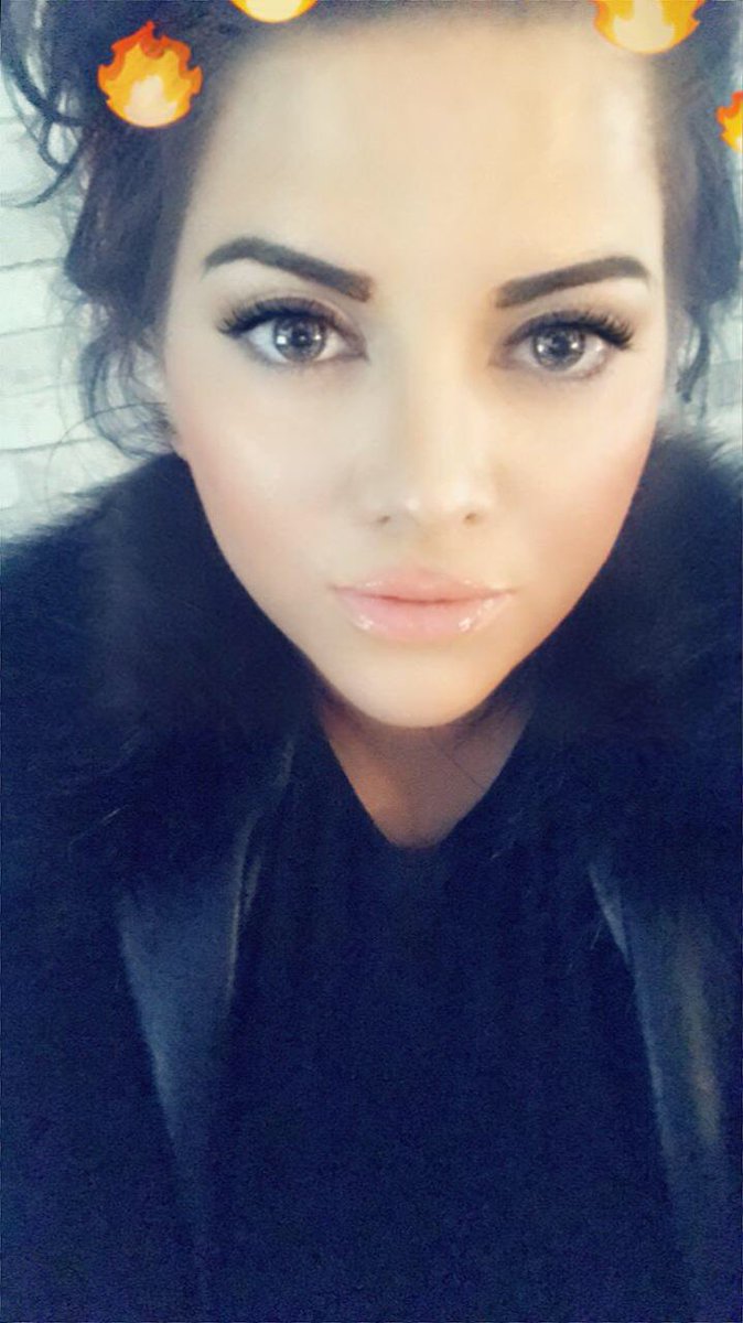 LushiousX_'s tweet photo. Snapchat Filters Take 1 🤦🏻‍♀️🤣 https://t.co/WirO9ap72R