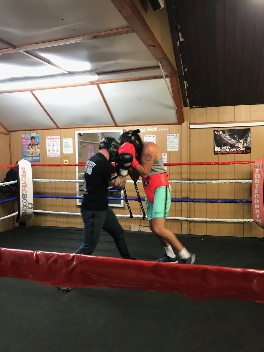 KyleMmk's tweet photo. Announcement made !! Pro contract signed with Scott callow under trainer Steve seery , also got to spar common wealth champ today Liam Cameron !! 🥊🥊 https://t.co/RxljQPW1Jw