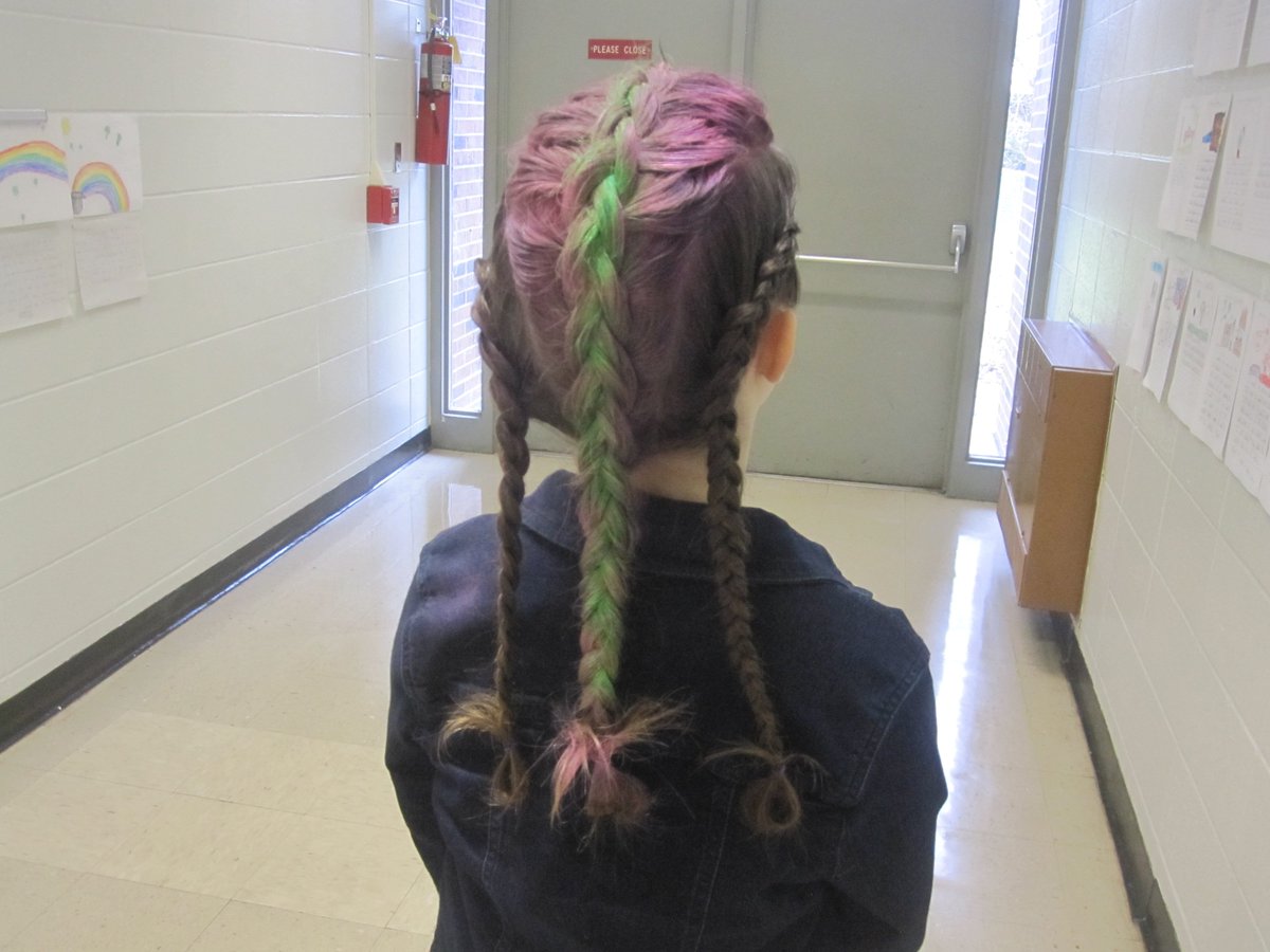 AshleyJMorrison's tweet photo. What an AWESOME inclusive show for #MCFashionWeek It was amazing to see so much of our County student body come together and support all of our models @AERedbirds @noel @maccounty_hs ! Swag bag winners and models made up by Dana Nichols at Shear Madness #mcr1pride https://t.co/PEPplsD1xr
