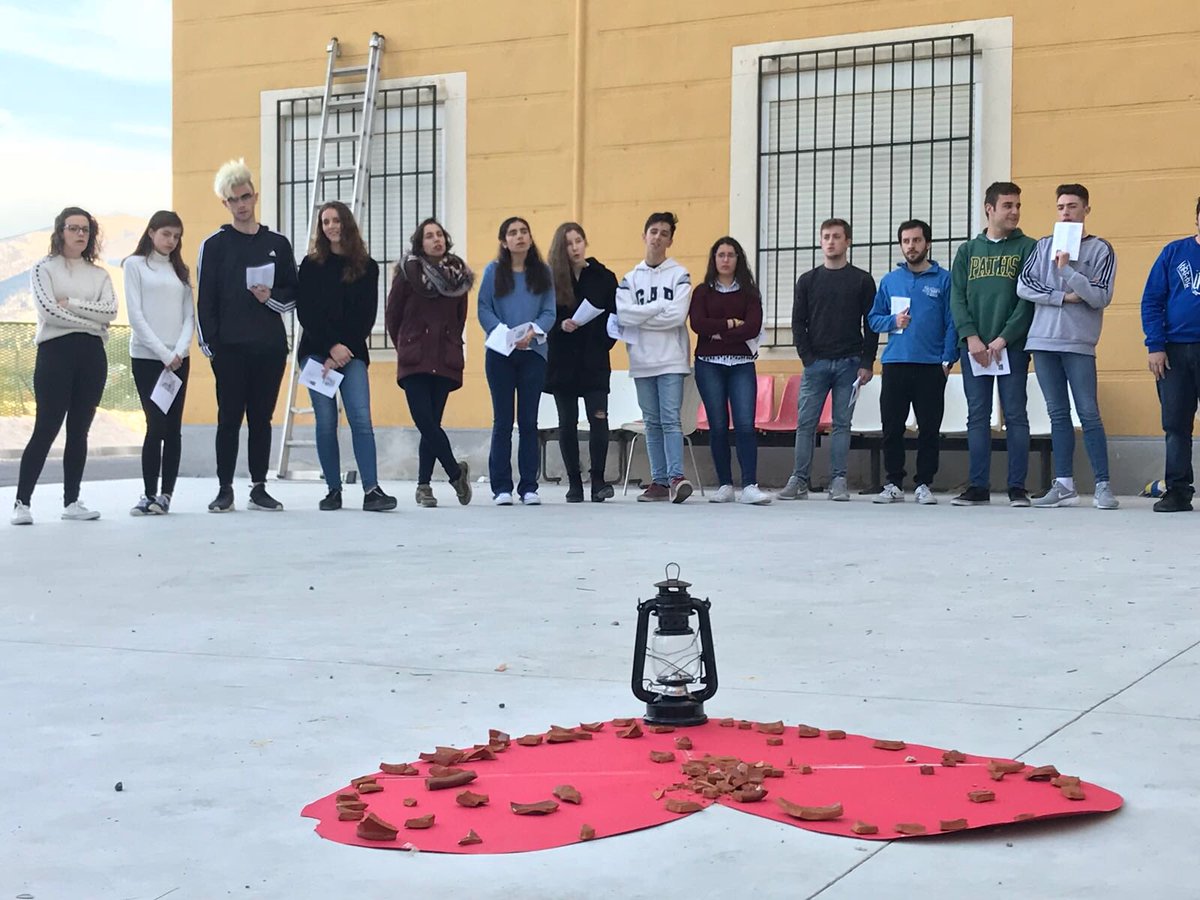 MaristasMalaga's tweet photo. En la convivencia @GVXMediterranea @GVXMalaga de #MarCha3, celebrando el amor sin límites de #Jesús, que se rompe y #entrega por todos nosotros.
#maristas #masqueaulas https://t.co/oHktVQaNFq