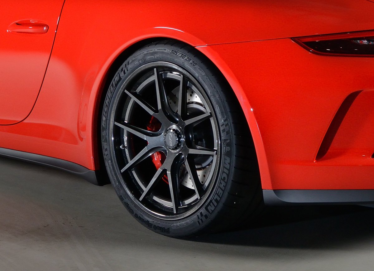 ForgelineWheels's tweet photo. No cutting corners on a #Porsche #991GT3! @HarropAU gave this one #Forgeline #CarbonForged #CF201! https://t.co/lXBrwjriU4 https://t.co/rnPUd0k8H2