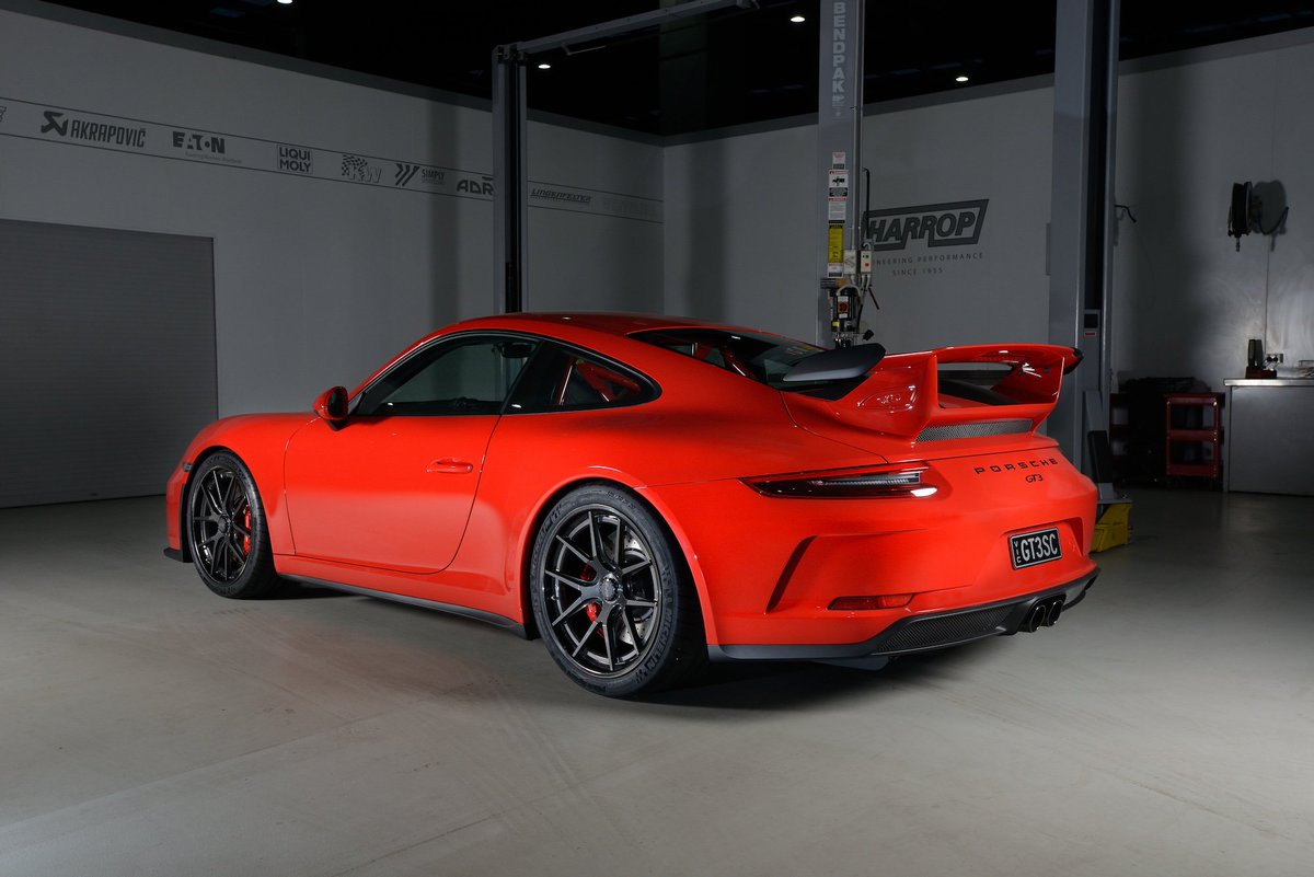 ForgelineWheels's tweet photo. No cutting corners on a #Porsche #991GT3! @HarropAU gave this one #Forgeline #CarbonForged #CF201! https://t.co/lXBrwjriU4 https://t.co/rnPUd0k8H2