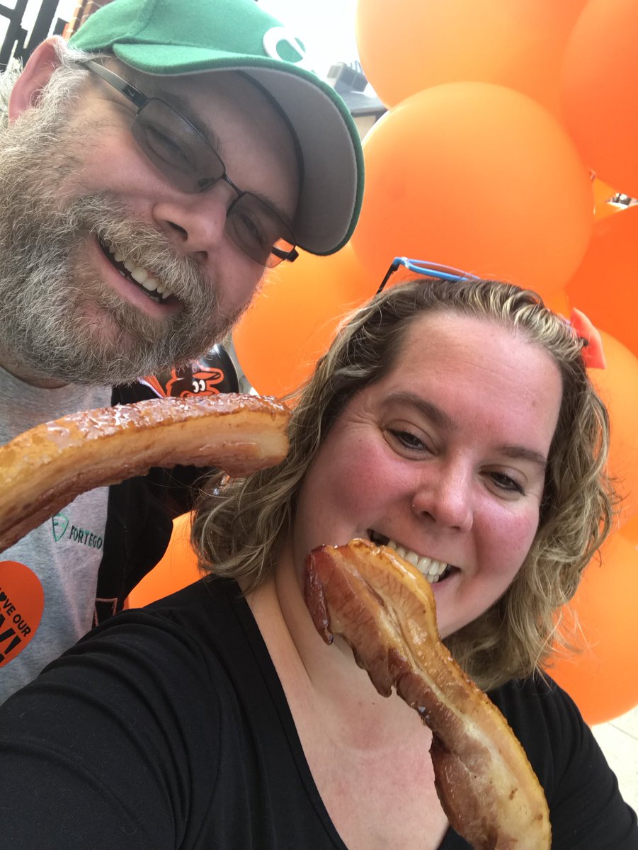 LifewithSnorbs's tweet photo. Bacon on a stick. Lol #Birdland https://t.co/tHtvvbqFiC