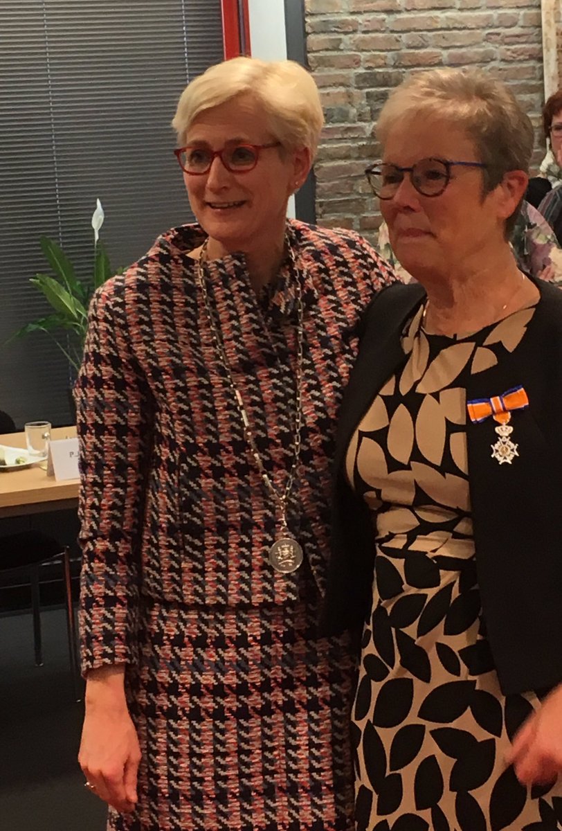 BramJacobsCDA's tweet photo. Van harte proficiat @JeanneRoelofs met deze onderscheiding! Dik verdiend voor inzet&amp;betrokkenheid @CDABeesel en gemeenschap @Gemeente_Beesel https://t.co/YDtoP7Opok