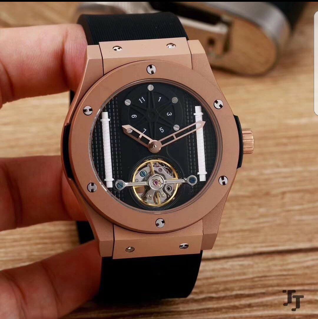 TopValueStore's tweet photo. Hublot Season is Upon Us 🔥🔥🔥 #YourWatchPlug #WristMagic  #SameDayDelivery #TopNotchQuality #SwiftDelivery #BestAccesoriesPlaceInLagos #TopValuestore #08085214858 https://t.co/3h3pMrGjYI