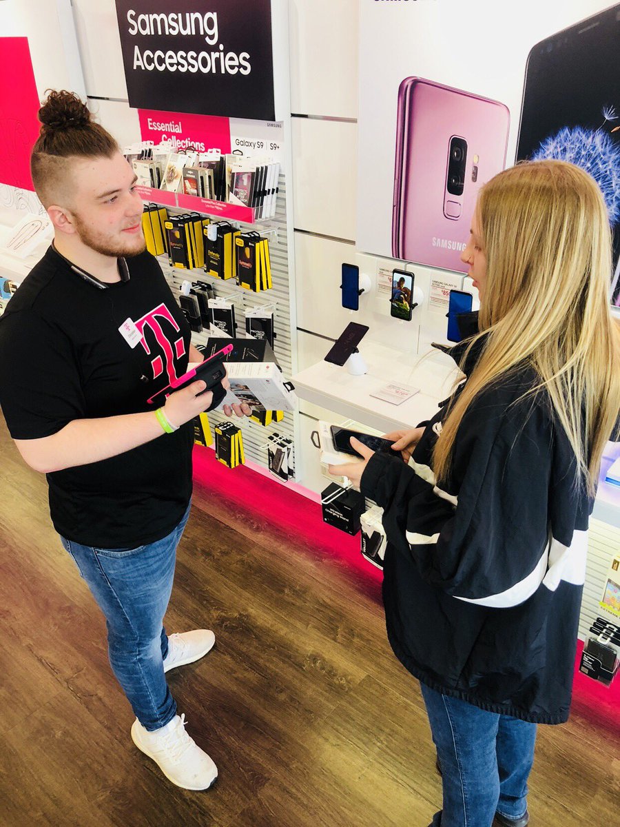 MK7_mafia's tweet image. When you really drive the #UnCarrier experience at #T-Mobile your customers leave happy, and tell everyone about their experience. Check out our #MobileExpert educate our customers with no barriers between them. #RushmoreCrossings #RapidCity @JohnLegere @tmobile #Samsung #REMOs