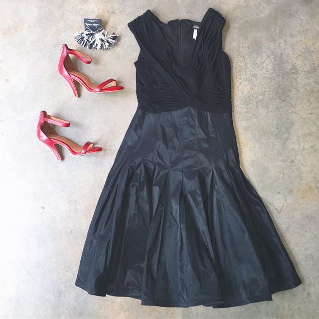 ShopMintAtl's tweet photo. Shop our sale section tonight!
Dress: @tadashishoji 15.00 Size 2
Shoes: @jefferycampbellofficial 60.00 Size 8
Earrings: @mignonnegavigan 62.50
#shopmintatl #mintbysandpiper #inmanpark #boutique #springfashion #formaldress #glam #shop https://t.co/43TdwWn5fO https://t.co/g6kPrxK07B