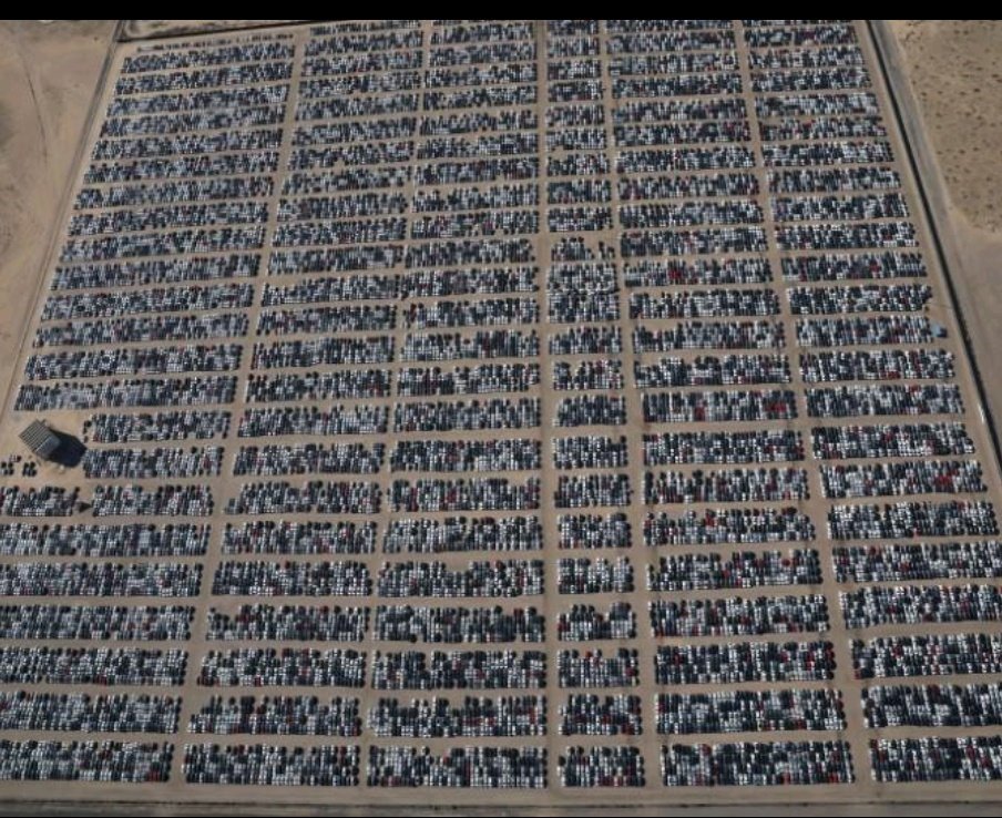 prcote's tweet image. You could be tricked into believing that #VW is making new generation of #microarrays but nope just a diesel car graveyard in US desert.