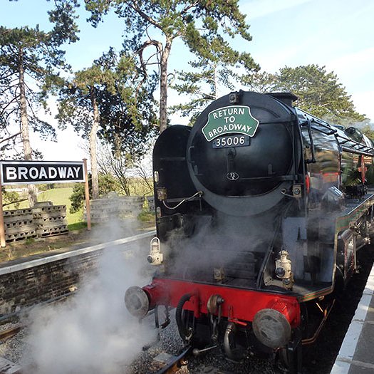 TOMORROW! #Broadway #Heritagerailway #Station is opening 🚂 <a href="/GWSR/">Gloucestershire Warwickshire Railway</a> After 58 years services will again run to Broadway! Thanks to volunteers &amp; shareholders, you can travel 14 miles to Race Course Station #Cheltenham. 
broadway-cotswolds.co.uk 
#Cotswolds #village #Worcestershire 🚂