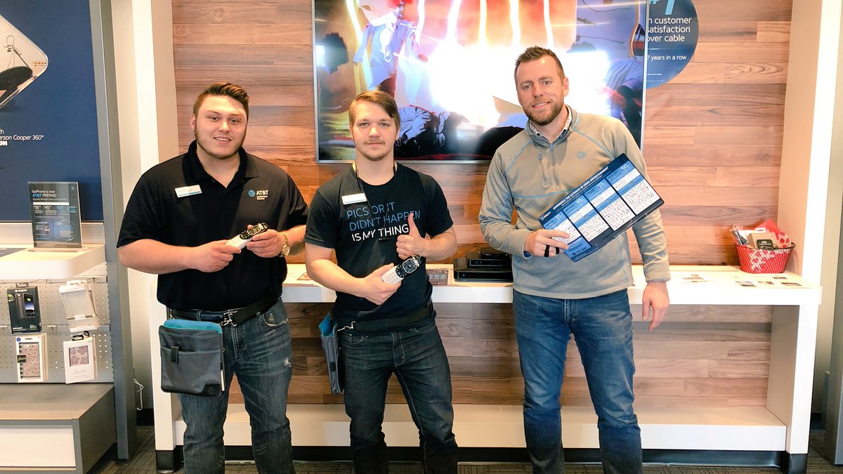 bpeterson407's tweet photo. Practice makes perfect. Perfect Pitch Practice makes Rock Stars! Elliot &amp; Nick from Detroit Lakes Connect are ready to rock! 💪🏻🤟🏻

#BOLDNorthernPlains #POWERcentral #LifeAtATT #Practice #PerfectPitch @connect_att @Drew_Keller1678 @LMKtweets @DSalentine https://t.co/44v4XNBcnu