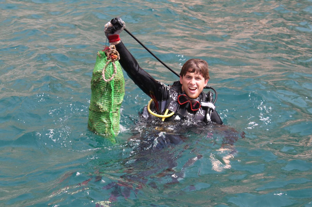 PADI's tweet photo. 🎉 To date, 49,188 scuba divers have taken part in @projectaware's #DiveAgainstDebris program collecting ONE MILLION pieces of trash! That's #OneMillionLess pieces of trash in the ocean thanks to divers like you.  🎉 So, who's going to be a part of removing the next million!? https://t.co/BIfMLhrzKC