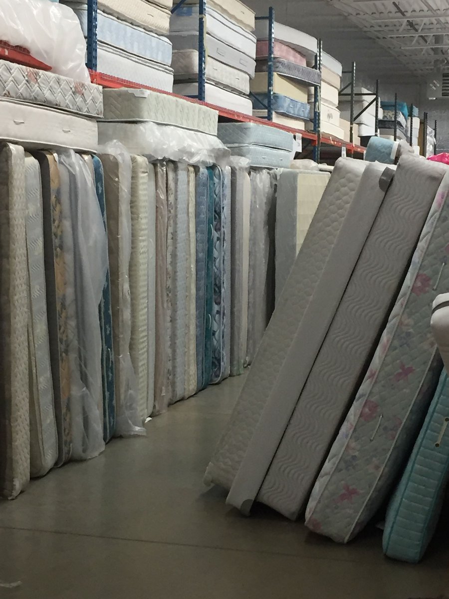 ThatSoOrganized's tweet photo. Moving? Don't forgot to donate furniture in good condition to @Bridging. They are a great organization that helps families who need to furnish a home that may have just come out of homelessness or women fleeing from abuse. #FreeFurniture 
https://t.co/UtbEdL11ie https://t.co/M0LlvVAra9
