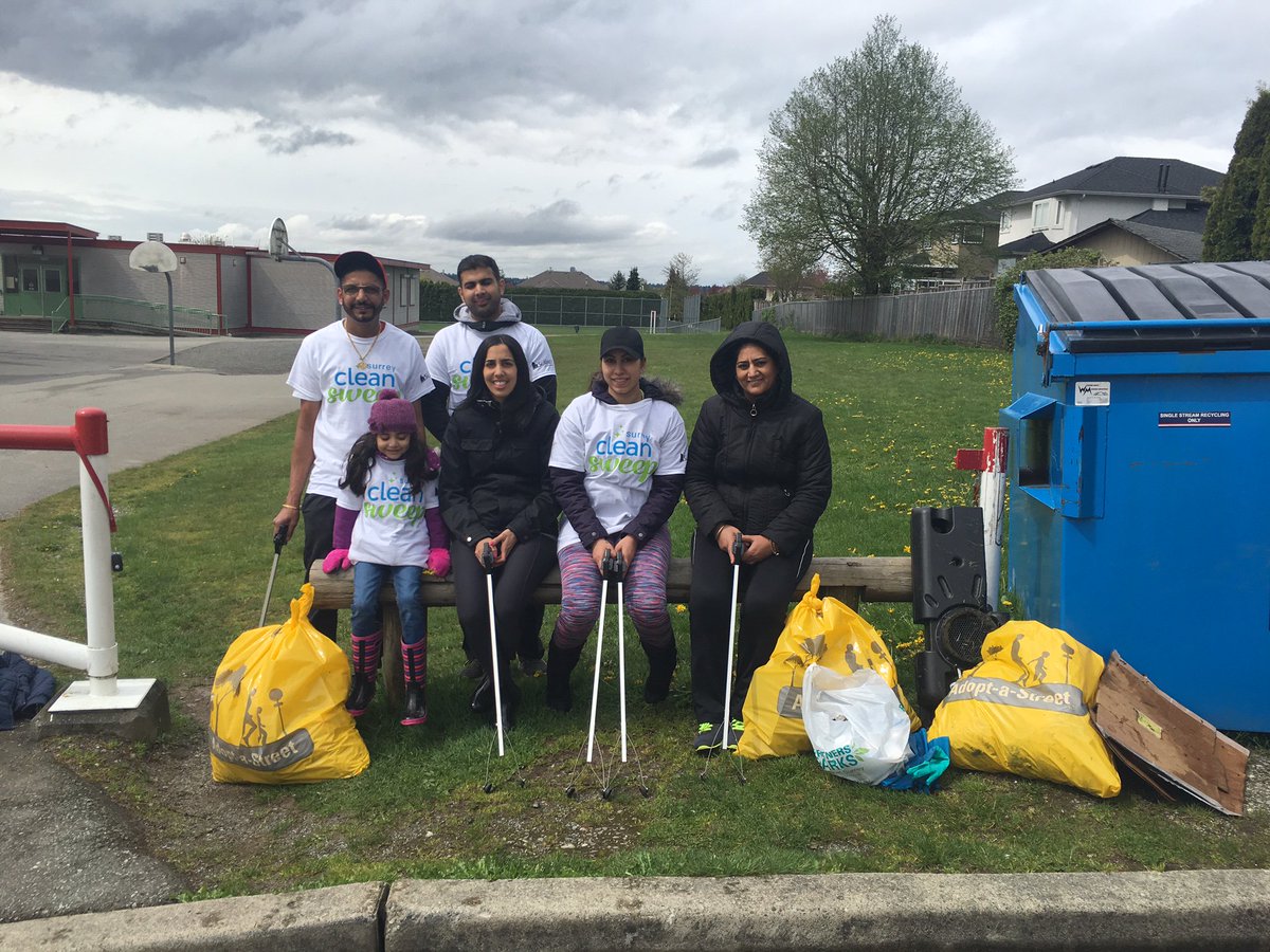 CityofSurrey's tweet photo. #SurreyCleanSweep Week is coming! Still time to plan your clean sweep party & register before April 1. https://t.co/iLK64Stk8H #SurreyBC https://t.co/jkO6swP6pu