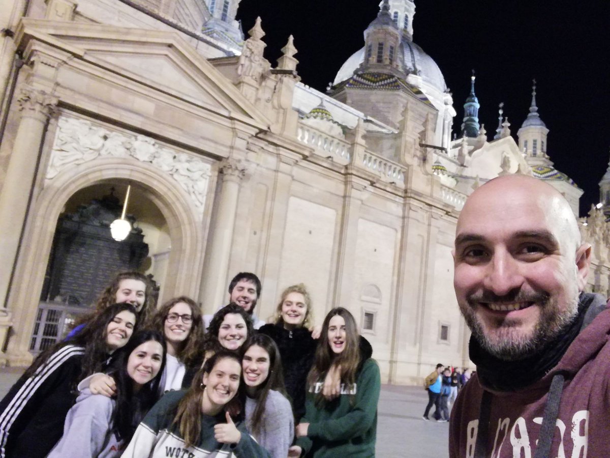 La expedición junior <a href="/FNBardoi/">FNBardoi</a> ya está disfrutando por Zaragoza. Con ganas de debutar mañana en el Torneo <a href="/mhlsports/">MHL Sports</a>