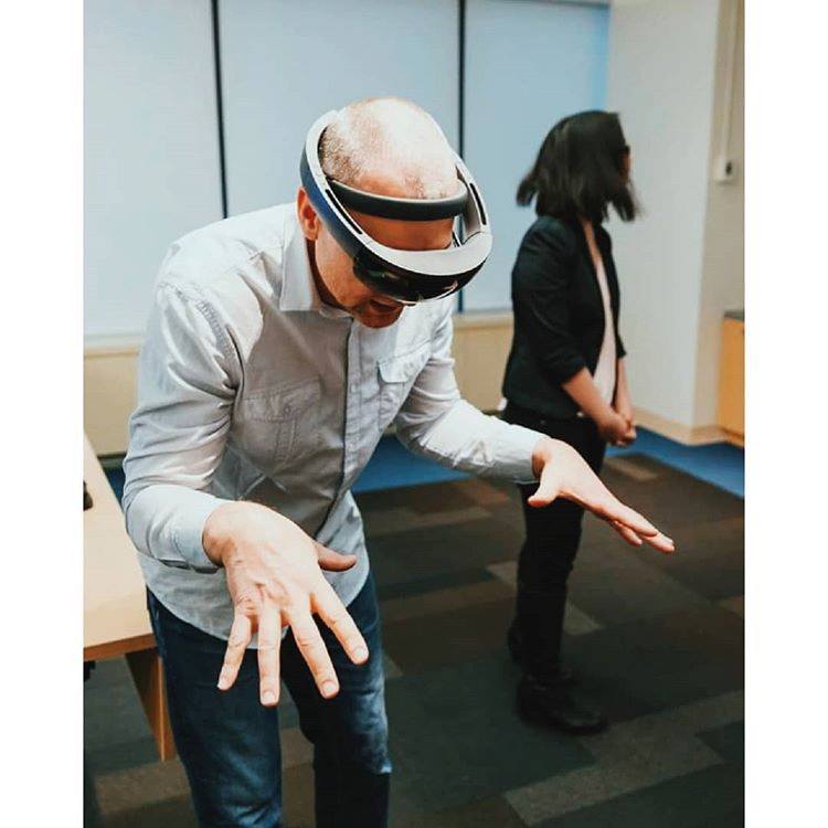 altoura_xr's tweet photo. Thank you VRARA Vancouver for inviting Jamie Fleming, Studio 216 CEO, to be part of the discussion panel, to give a demonstration, and to meet a variety of industry leaders. @vrara_vancouver #Studio216 #AR #VR https://t.co/ONPcSD21Ie