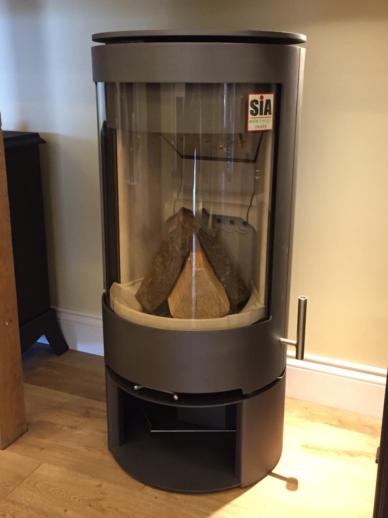 JasJackson_CJ's tweet photo. The displays are growing @Phoenixfireplaces battlesbridge. #purevisionstoves #pvrcyliner #woodtecstoves #firelinestoves thanks for your support Tristan 👍🔥🔥 https://t.co/txVMtff4l9