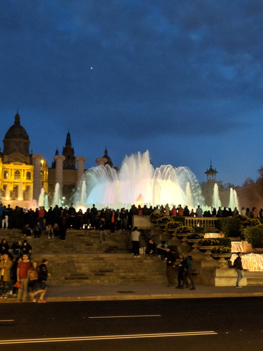 daft_think's tweet photo. #Barcelona #MagicFountains just like being in #Barnsley @SCCMentor https://t.co/JLsmJfTUwm