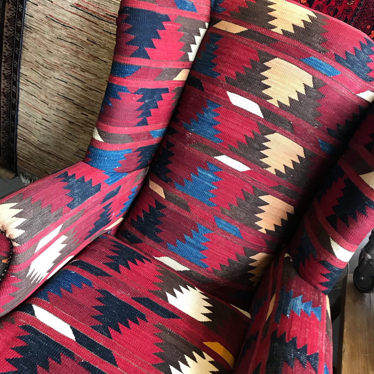 afghanrugshop's tweet image. Another fab kilim covered wing-backed chair in stock. This one is made with a beautifully aged 1940’s kilim #wingbackchair #kilimfurniture #kilim #luxuryliving #luxurylifestyle #interiordesign #fairtrade #handmadefurniture #handmade #handdyedyarn