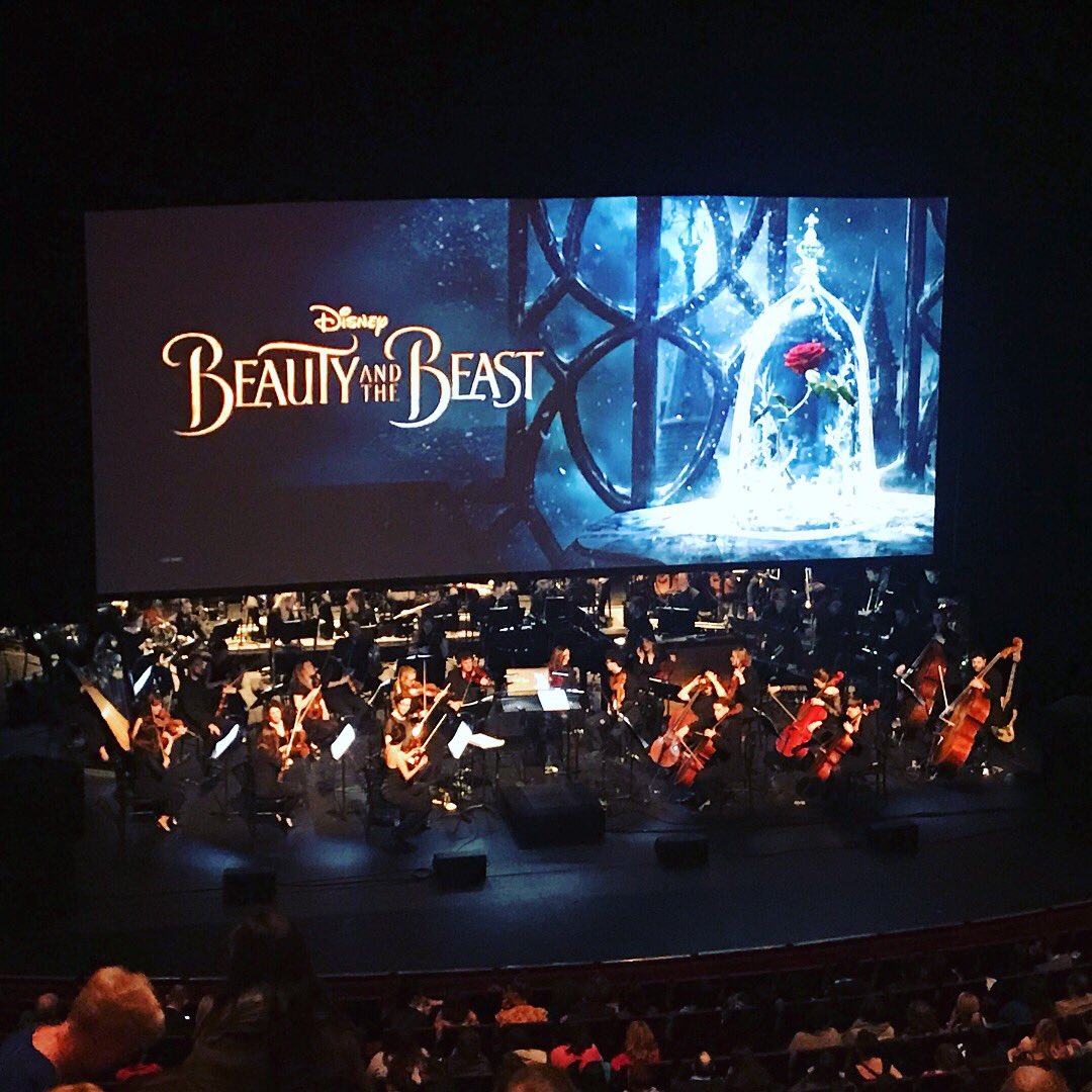 Gilchey's tweet image. ‘Be Our Guest’ 🤗- fab night for #BeautyandtheBeast thanks to @BordGaisEnergy - thanks @tanners3 for such a treat! 🌹@SandieKeenan 🍷🍰🍟🍔🍿☕️ #BGERewards