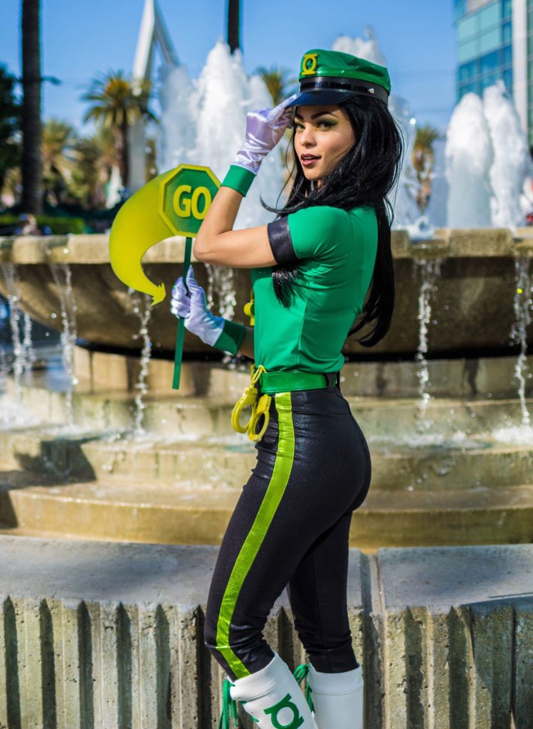 SaraMoniCosplay's tweet image. Thanks @shsynergy for this shot of my #dcbombshell #jessicacruz #GreenLantern #cosplay from Wondercon! 💚

Costume by me
Bombshell artwork by @AntLucia1
