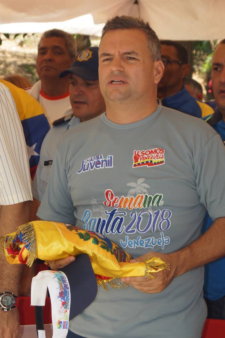 rafaelcalles's tweet photo. Desde el Municipio Araure junto a los Alcaldes Bolivarianos de la #PortuguesaPotencia Juramentación del Voluntariado de la Mesa del Vivir Bien, enmarcado en el operativo #SemanaSantaSegura2018 @nicolasmaduro @pinfantea https://t.co/OY2EtbdDKP