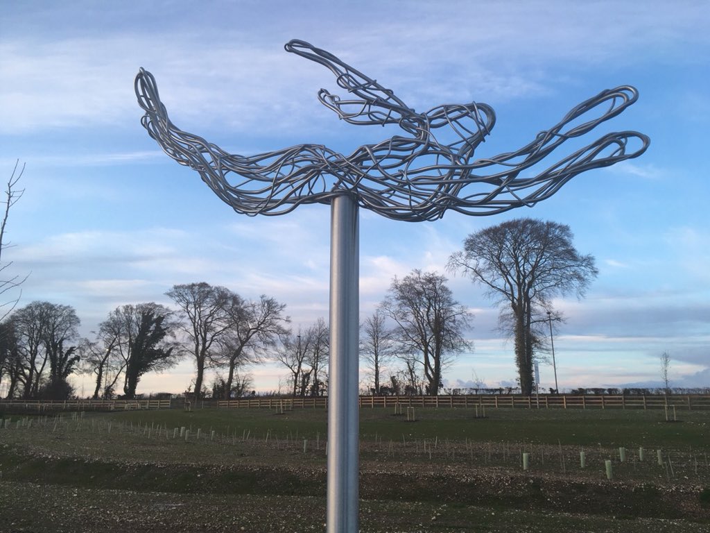 ArtFabs's tweet photo. Salisbury hares have come home, thanks to the lovely artist Julieann Worrall Hood #Salisbury #artfabs #art #sculpture #WorkOfArt https://t.co/9ViJEi0oXJ