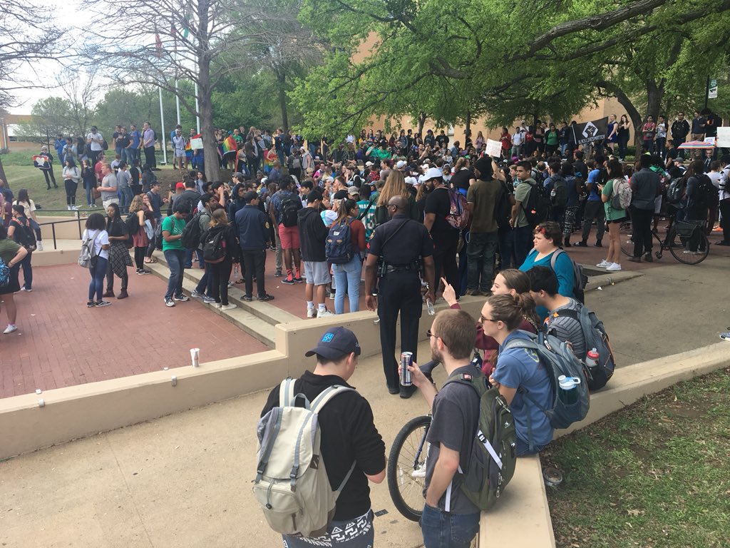 maiyatrishelle_'s tweet photo. Today at The University of North Texas... #StudentsAgainstHate #FiredUp https://t.co/AEPIgWCKhA