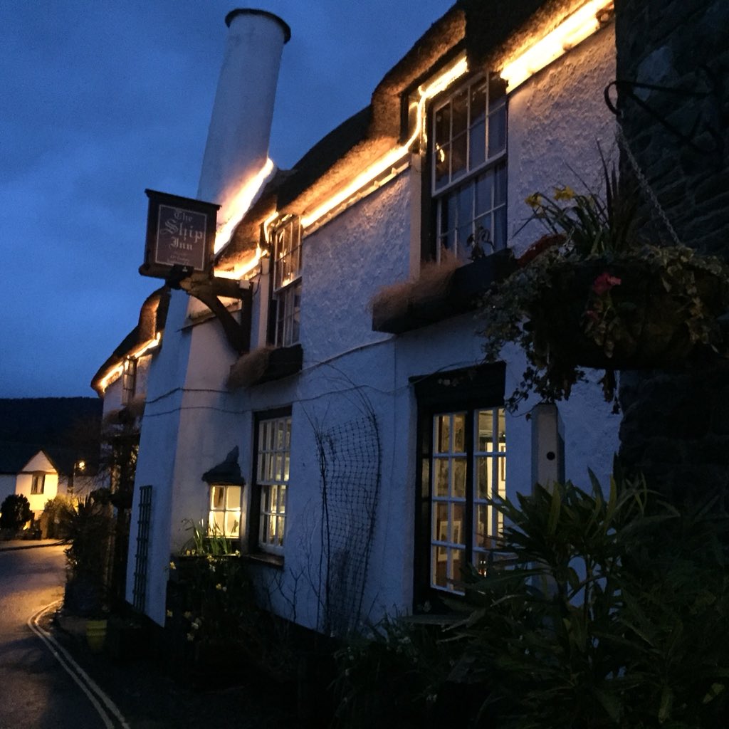 ElkeWinzer's tweet photo. A lovely dinner with friends at #TopShip in Porlock tonight. https://t.co/J3LXNidlnK