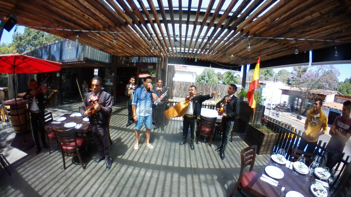 #K2MX Con Mariachi celebranfo a un chef <a href="/chema1403/">Chema latorre</a> español y muy Mexicano! #Ávandaro <a href="/ValledeBravo/">Valle de Bravo</a>