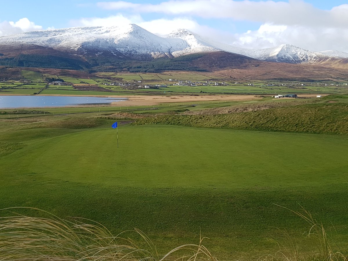 CastlegregoryGK's tweet photo. Springtime - the interface between Winter and Summer! #HappyEaster #goplay9 https://t.co/vhUc3ZB6ON