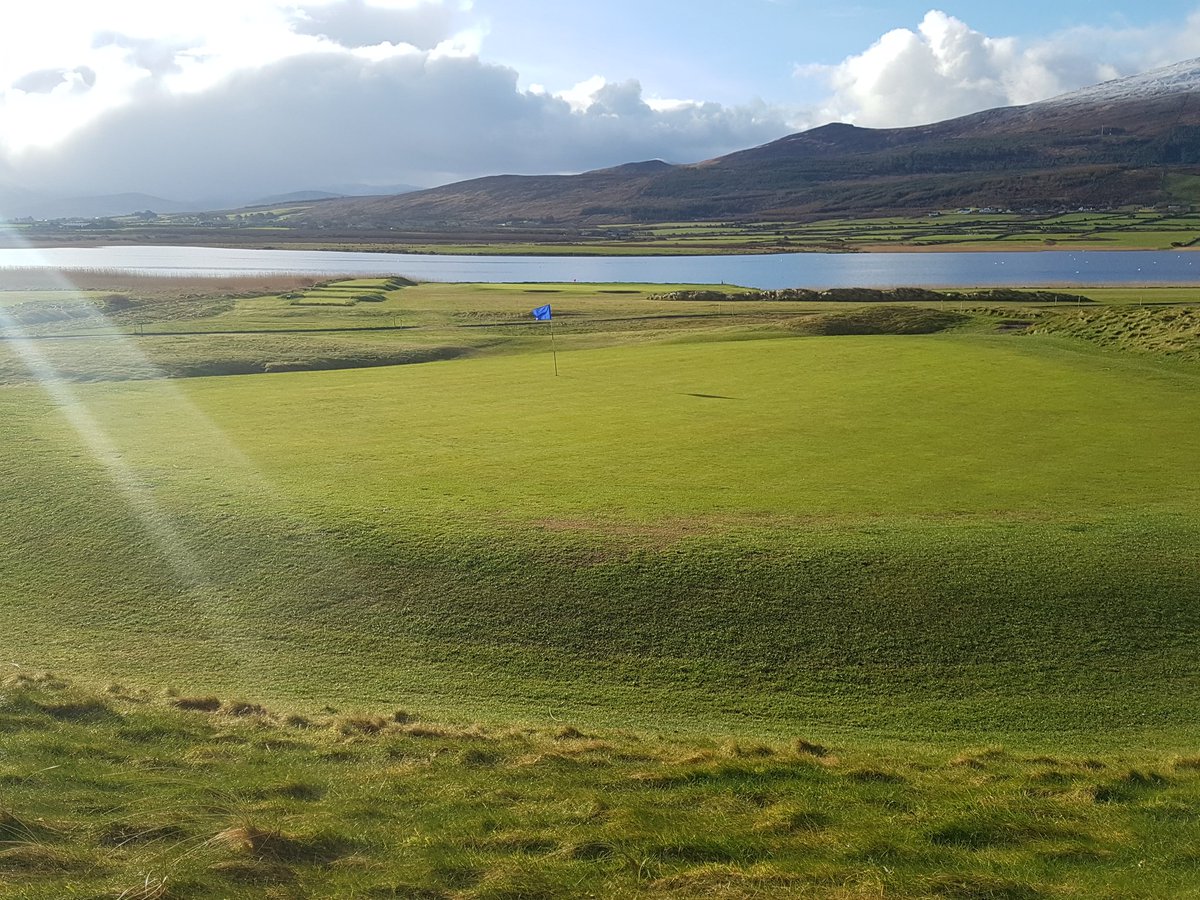 CastlegregoryGK's tweet photo. Springtime - the interface between Winter and Summer! #HappyEaster #goplay9 https://t.co/vhUc3ZB6ON