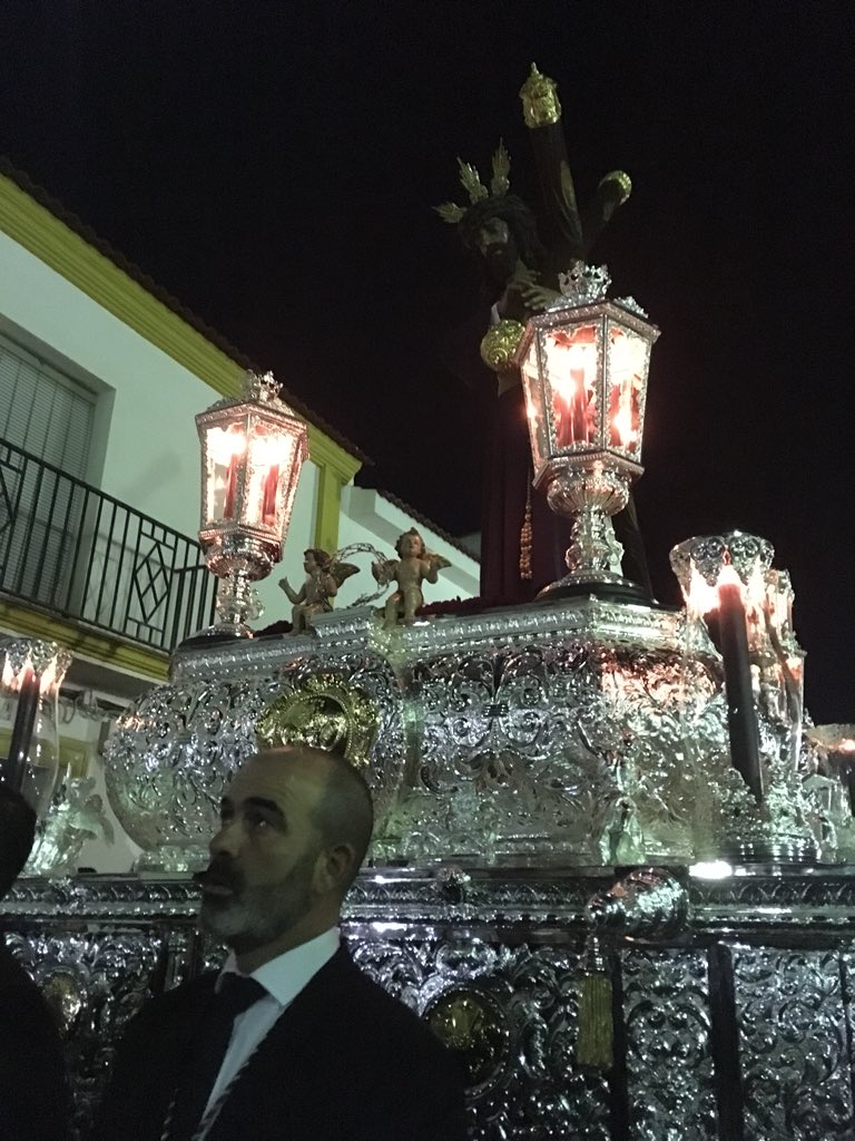 Condavision's tweet photo. El Gran Poder de #Almonte ya recorre las calles en la Madrugá. #SSCONDADO18 https://t.co/svpfLHQecG