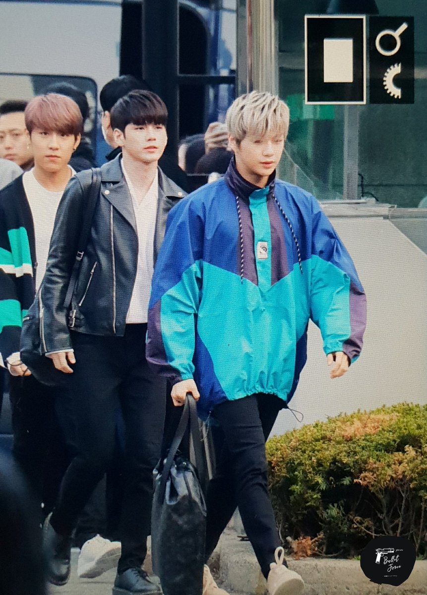 BULLETFORCE1025's tweet photo. 180330 뮤직뱅크 출근  #워너원 #강다니엘 #옹성우 https://t.co/FnRE0WMHpy