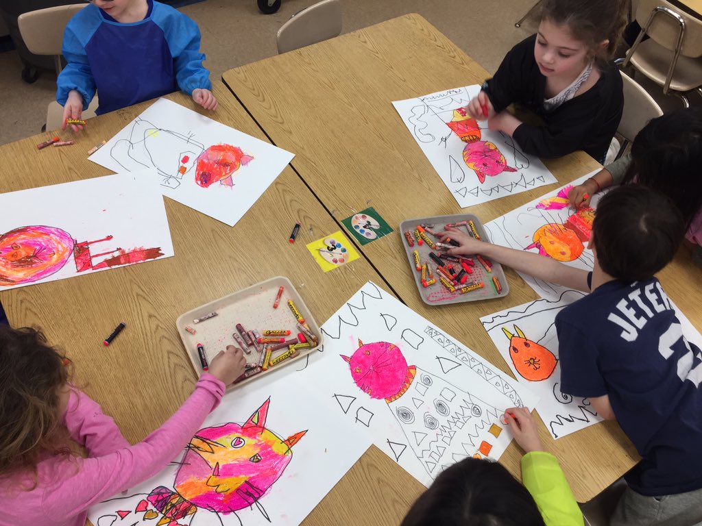 #kindergarten #artists and their #warmcolor #kleescats! #amazingartists #elementaryart #thecatandthebird #paulklee @AlisonJClark @MrsWintersSR @StratfordPOB @BWileyPOB