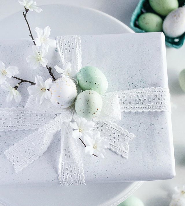 craftingchicks's tweet photo. The prettiest springtime wrapping idea we ever did see! 😍😍😍
Who wouldn’t love getting an Easter gift wrapped like this? Find all the details on our site #linkinbio 📸: @fawn_parties .
#craftingchicks #abmspring #abmhappylife #abmcrafty #easter https://t.co/9pPhmzHl5f https://t.co/1IxnUAebiU