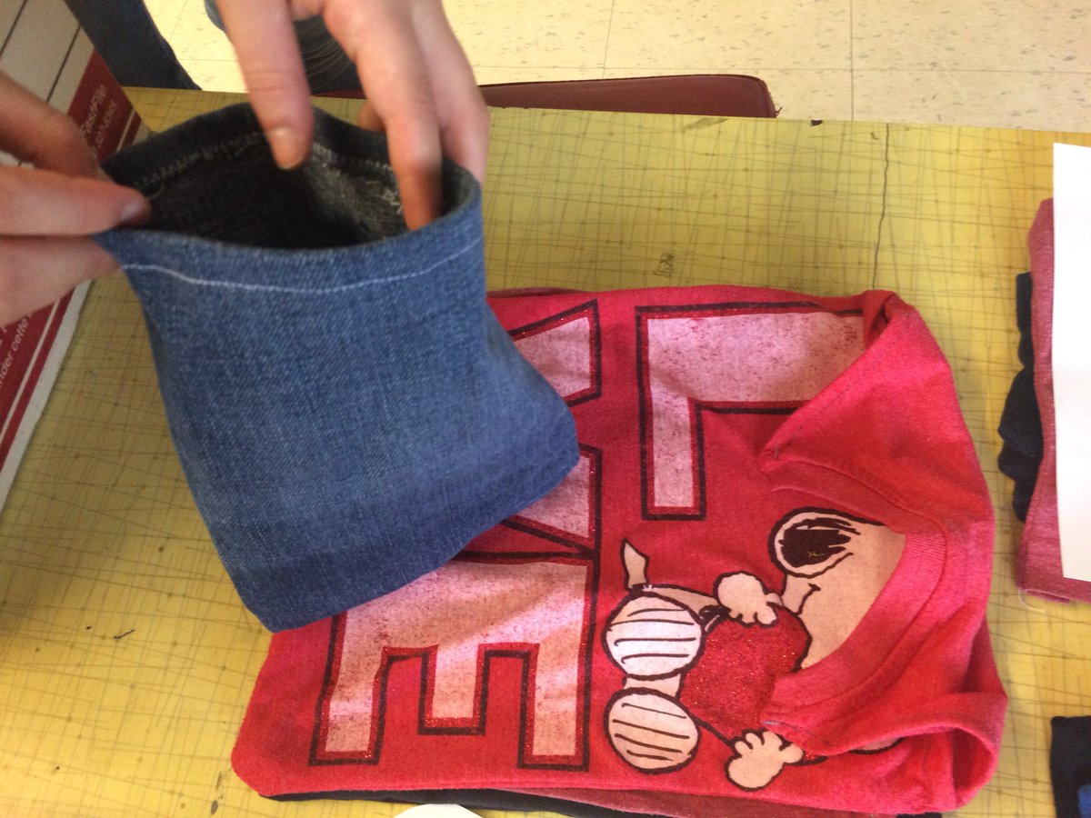 McM_MsT's tweet photo. Learning about Fast Fashion isn’t enough... let’s set an example and Upcycle unwanted clothes: bags in all sizes! Yes! Students learning to use sewing machine under guidance of ‘seamstress extraordinaire’ my mom! @tdsb #upcyclegenius #mcmbizday #tlpea #tdsbgc https://t.co/Zrab9N1XOU