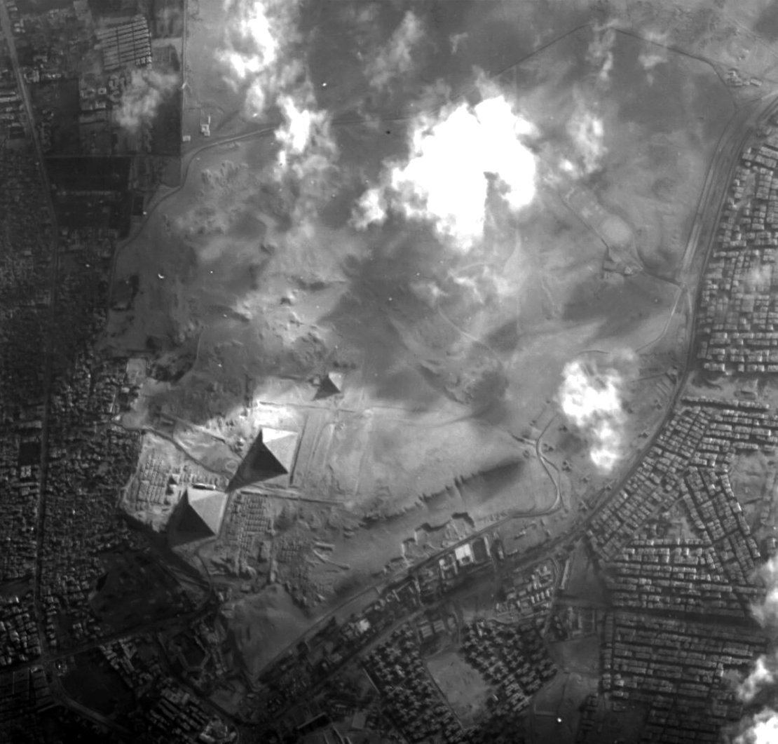 ConsortiumX's tweet image. Thr Great Pyramid Stars In Haunting Space Image - #Giza Pyramid Complex, #Egypt — 2018 | #EgyptFromSpace #SatelliteImage #ESA #Proba1