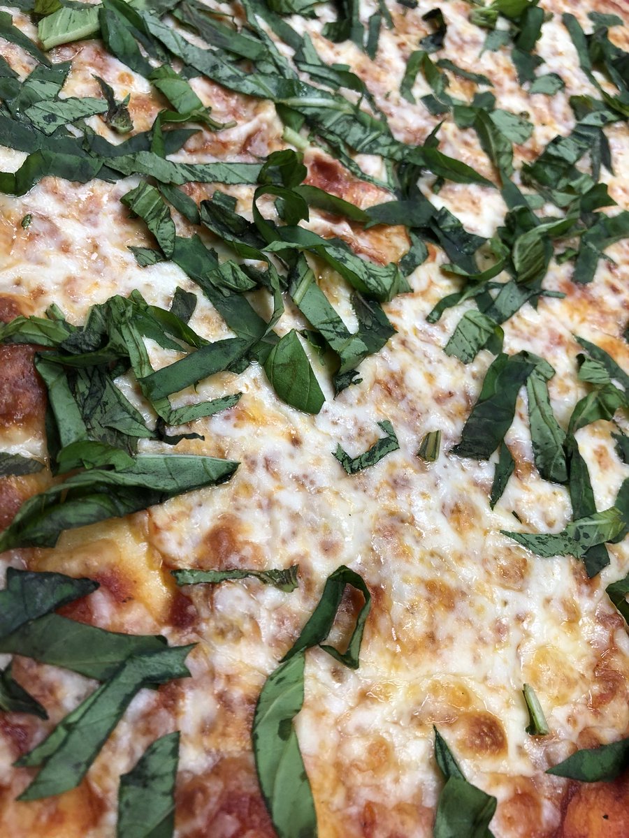 TheChefDaniel's tweet photo. I don’t make it often, but today was a pizza day for sure. #pizza #cravings Maybe I should make it more often #ThursdayThoughts https://t.co/RAFyukWgLE